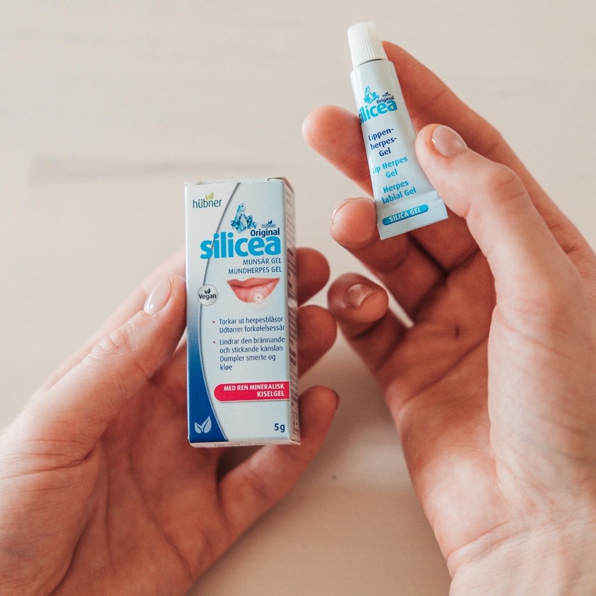 Original Silicea Munsår gel med tub och förpackning i handen